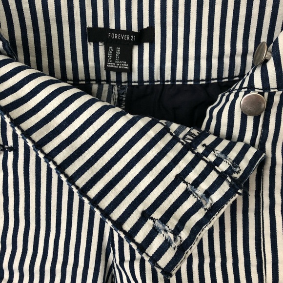 High-Waisted Shorts - Picture 3 of 3